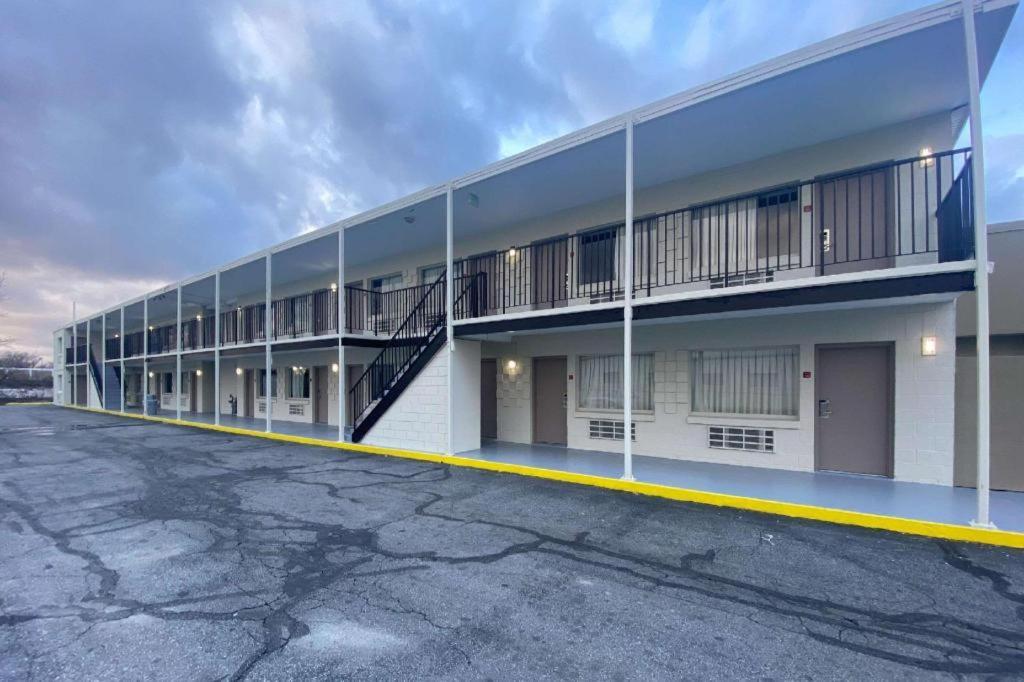 Econo Lodge Airport Norfolk Exterior photo